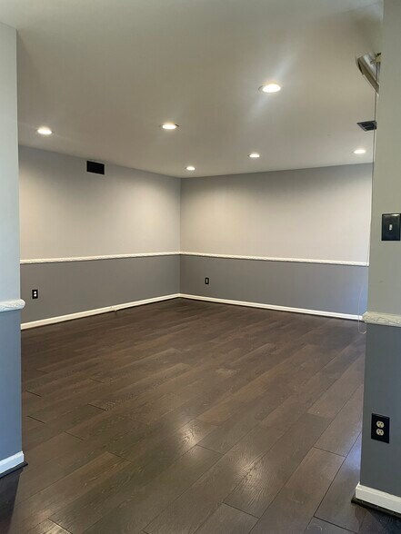 Building Photo - 7248 Donnell Pl