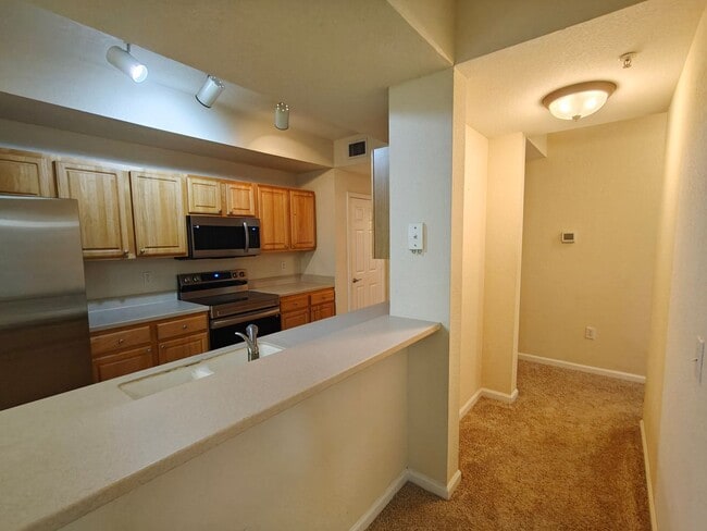 Building Photo - Beautiful 3 Bedroom, 2 Bathroom Townhome with Garage – Pet Friendly!