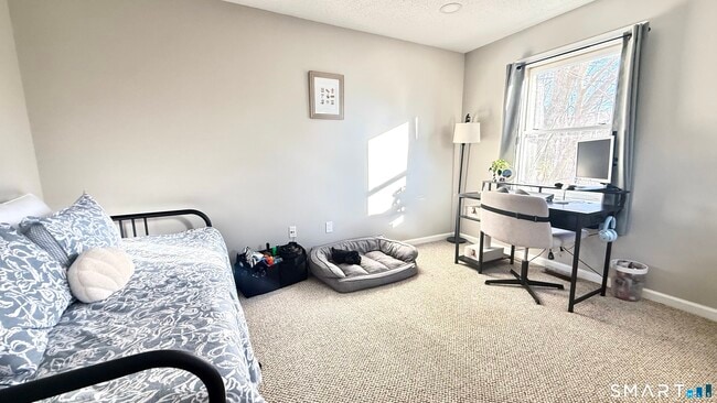 Building Photo - 16 Maple St