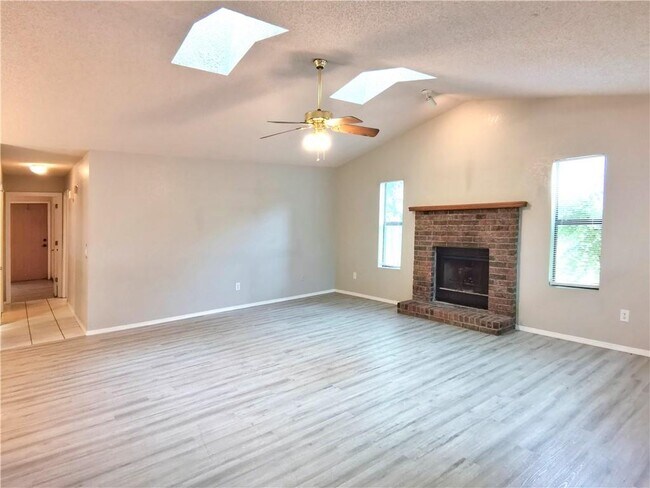 Building Photo - 3611 W Wood St