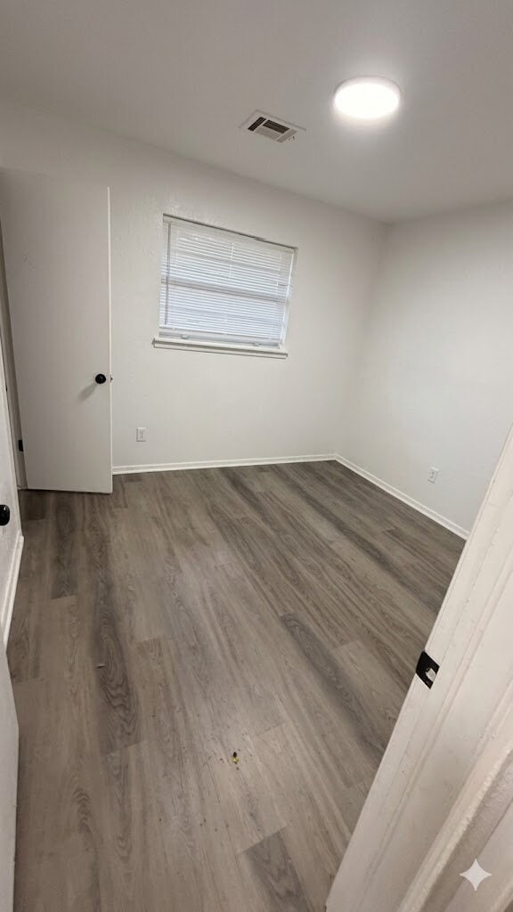 Building Photo - Versatile 5-Bedroom Residence | Ideal for Hosting & Home-Style Living!!