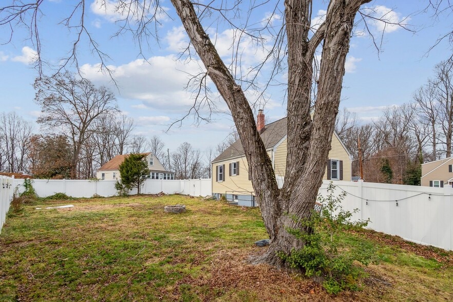 Building Photo - 14615 Crescent Dr