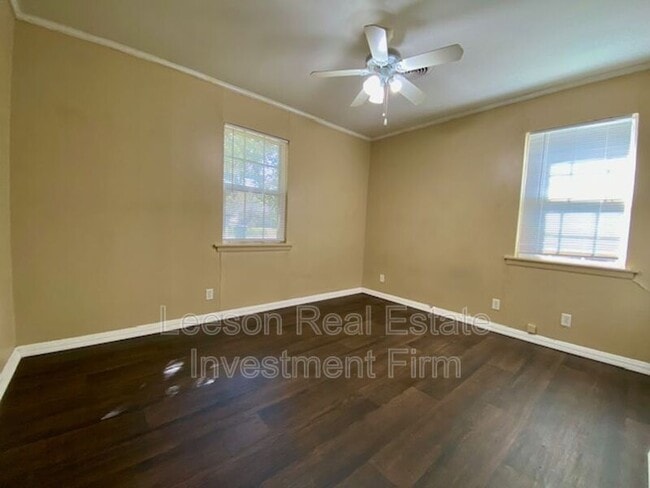 Building Photo - 9434 Woodcrest Dr