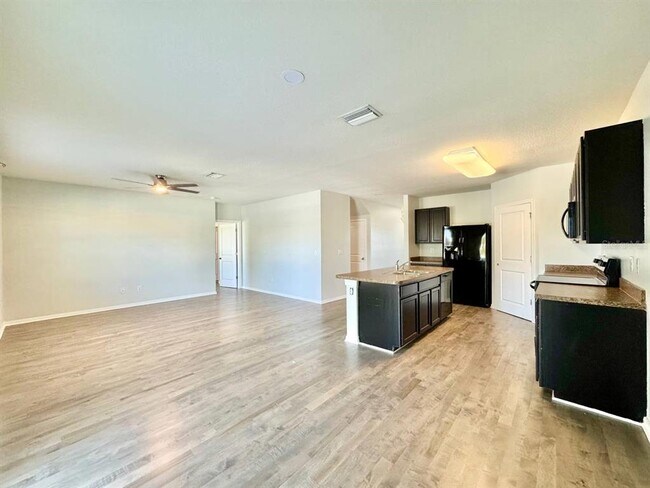 Building Photo - 35743 Hillbrook Ave