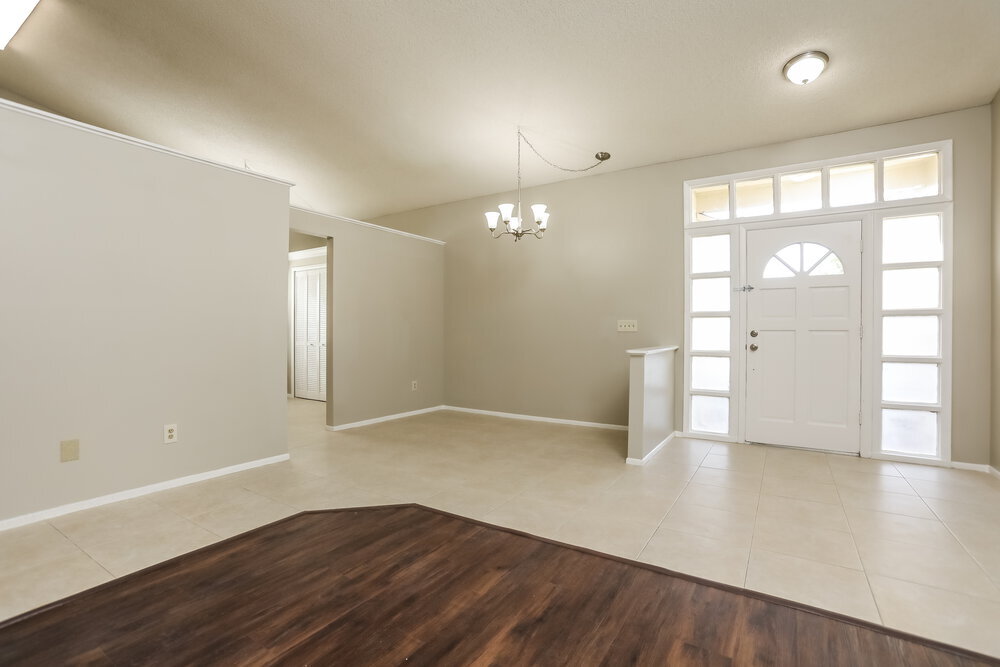 Building Photo - 806 E Charing Cross Cir