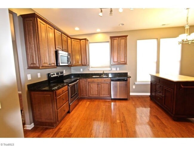 Building Photo - 4 Bedroom, 3 Bath Home for Rent in Kinderton