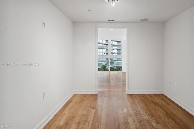 Building Photo - 4 br, 5.5 bath Condo - 18911 Collins Ave A...