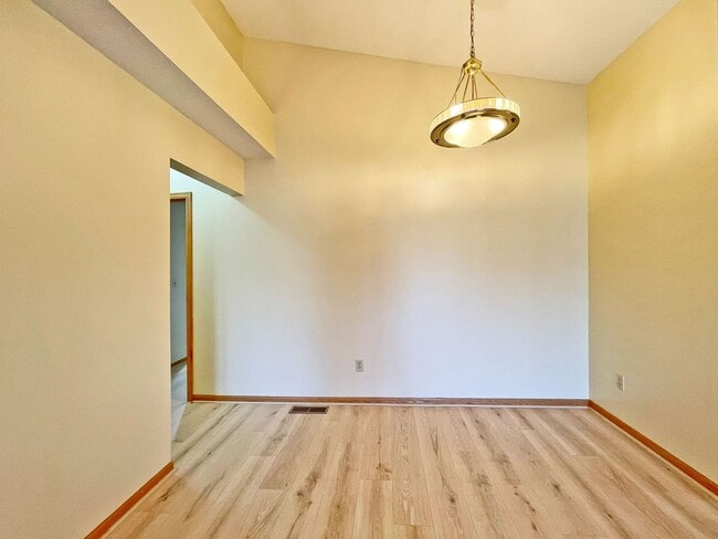 Building Photo - Luxury Maintenance-Free **One-Level Living...