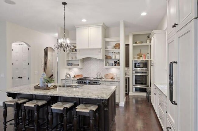 Building Photo - Luxury Living in Minnetonka – 6BR Home in Prime  Location