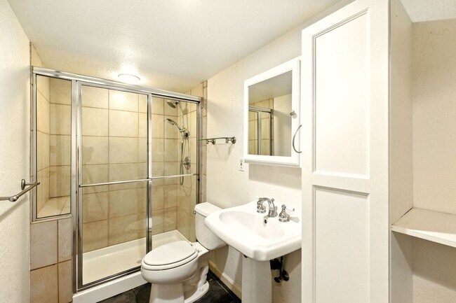 Building Photo - Charming Corner Lot! 3 Bedroom, 3.5 Bath w...
