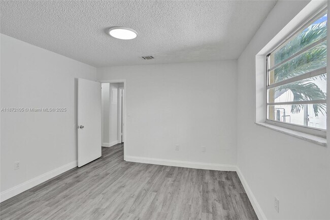 Building Photo - 3074 SW 17th St