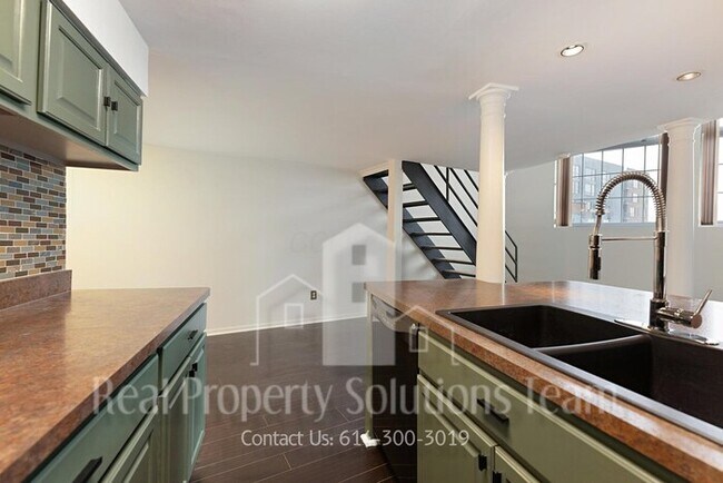 Building Photo - Downtown Condo!