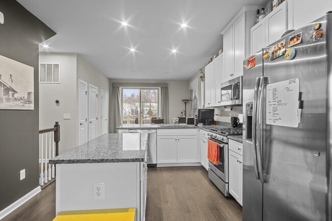 Building Photo - Elevated Old Town Ashburn Living: A Four-L...