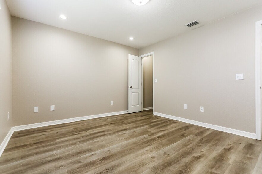 Building Photo - 8746 Fort Socrum Village Pl