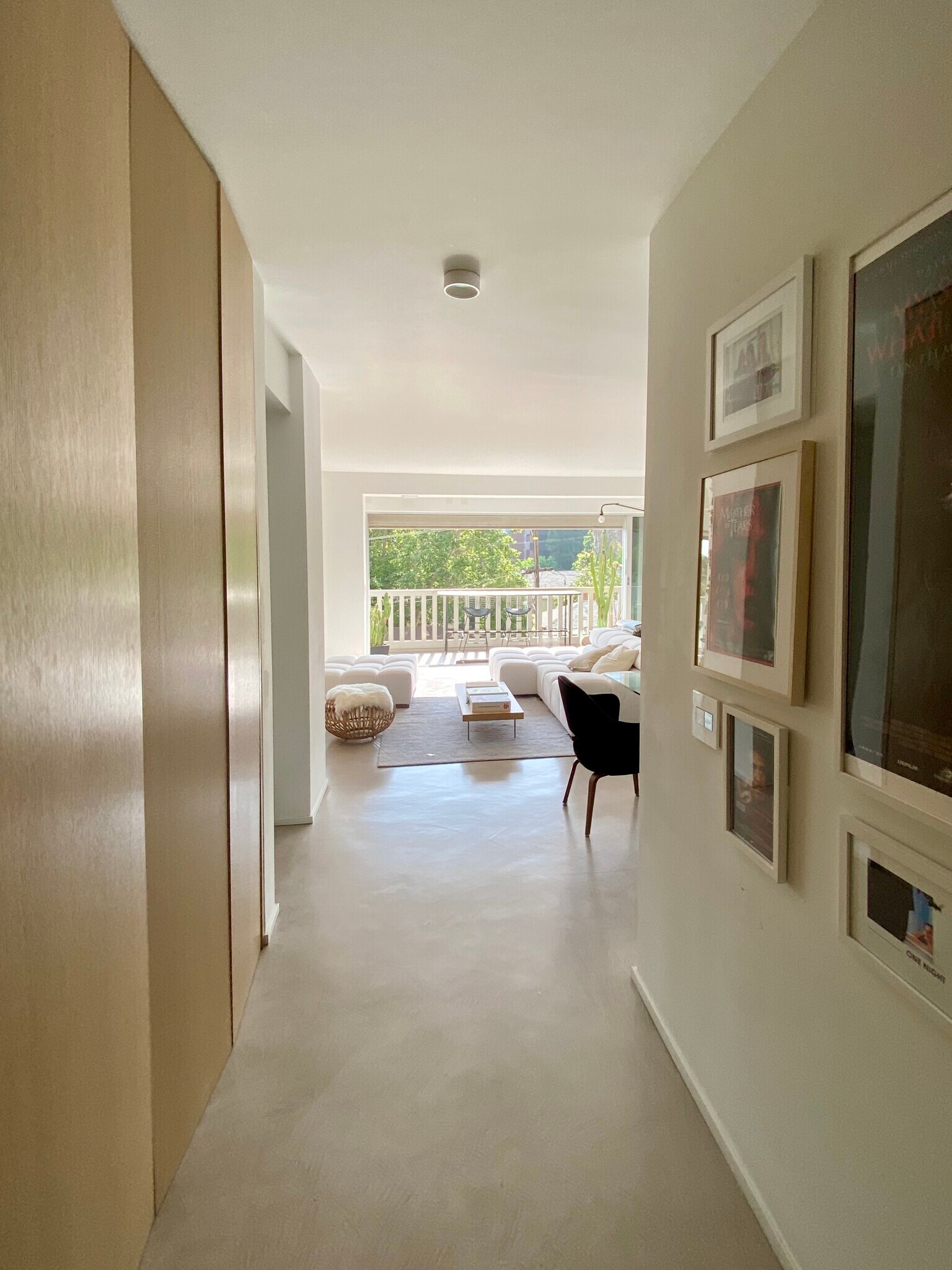 Building Photo - 999 N Doheny Dr