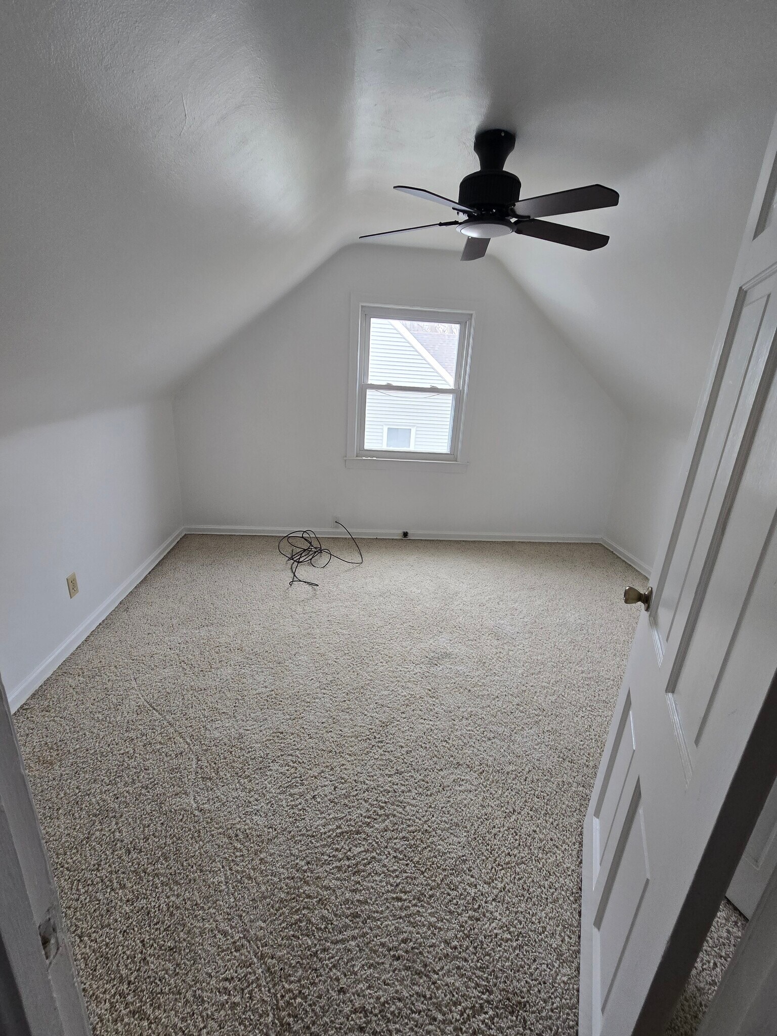 Building Photo - 912 Botham Ave