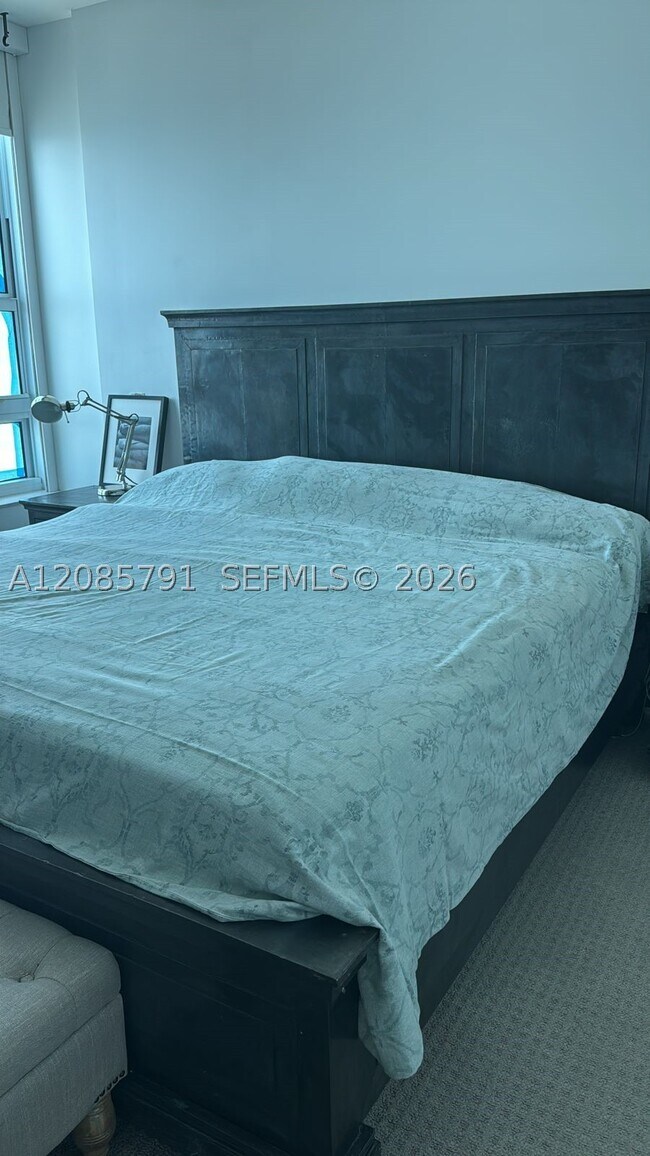 Building Photo - 950 Brickell Bay Dr