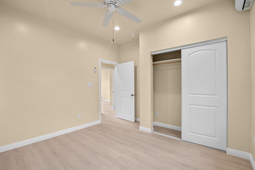 Building Photo - 146 S Parish Pl