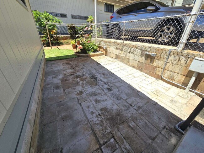 Building Photo - Renovated 2br/1ba Halawa Heights Cottage with Pearl Harbor Views!