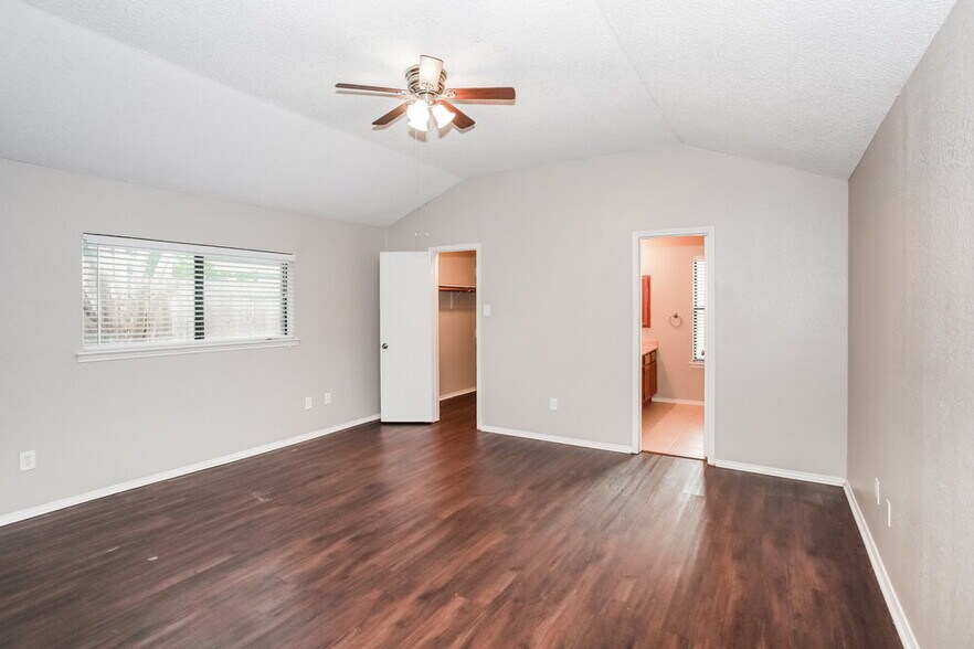 Building Photo - 2614 Berkshire Ln