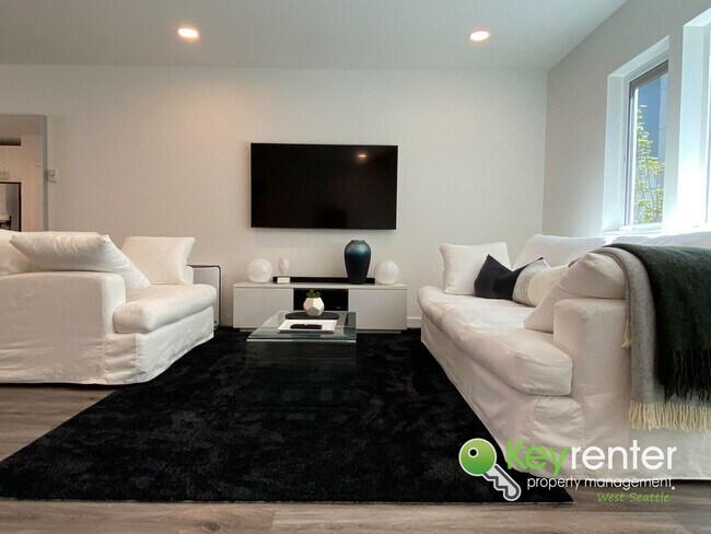 Building Photo - 4 Bedroom Seattle Townhome with Parking and Modern Finishes
