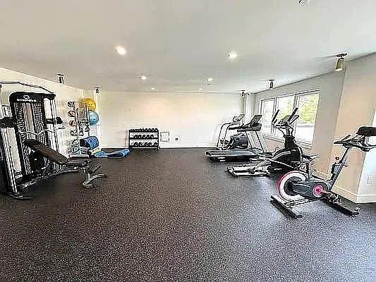 Building Photo - 1 bedroom in BRONX NY 10463
