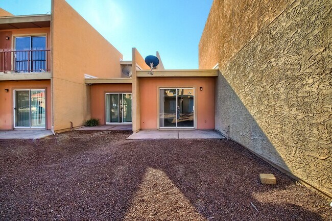 Building Photo - 1 Bedroom condo in Phoenix