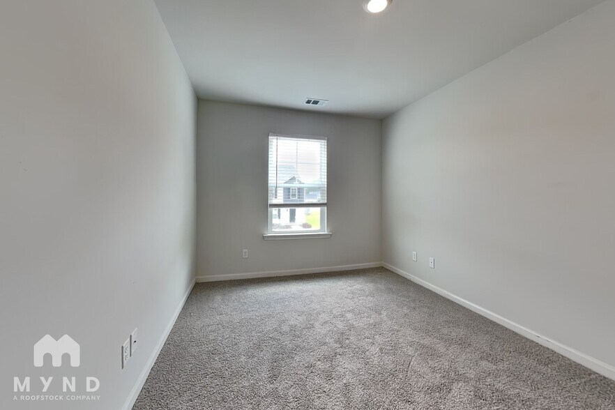 Building Photo - 9 Cardinal Ct