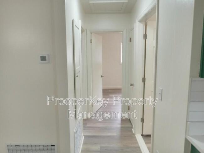 Building Photo - 708 Wright Dr