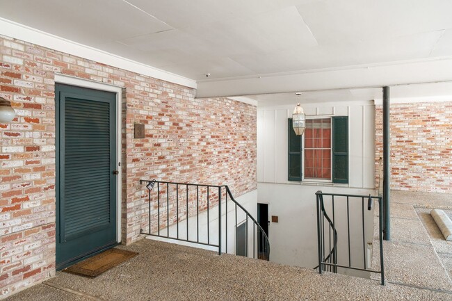 Building Photo - San Pedro Square - West Campus / Shoal Cre...