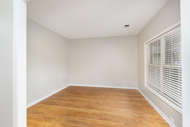 Building Photo - 533 Millpond Rd