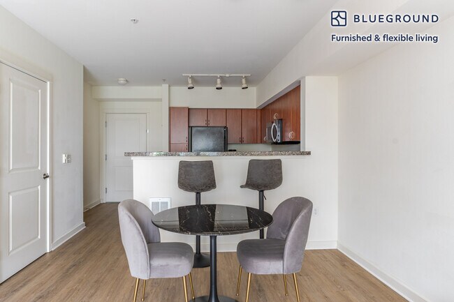 Building Photo - 362 Bellevue Way NE