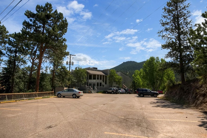 Building Photo - 27902 Meadow Dr