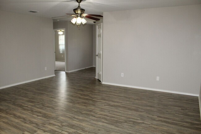 Building Photo - 1321 Red River Ln