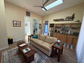 Building Photo - 105 Rojo Dr