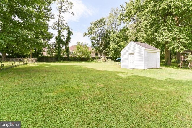 Building Photo - 6429 Maplewood Dr