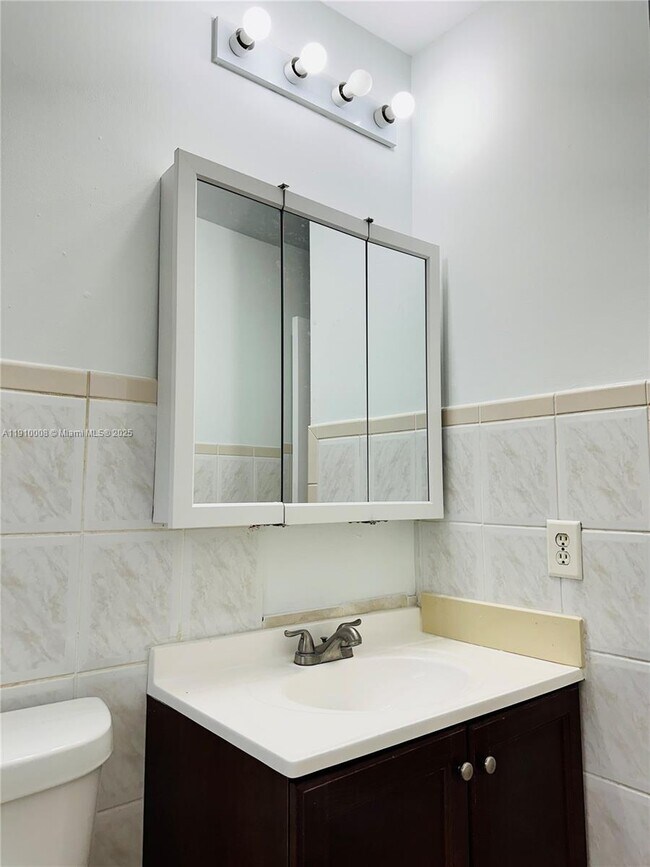 Building Photo - 1101 NW 134th Pl