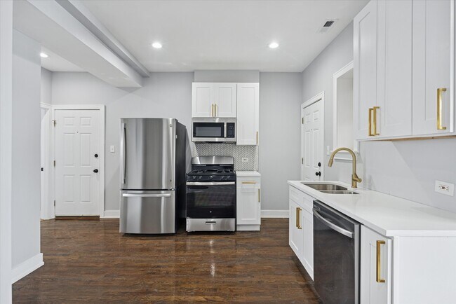 Building Photo - 4212 S King Dr