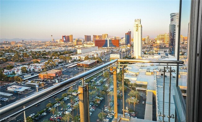 Building Photo - 4381 W Flamingo Rd