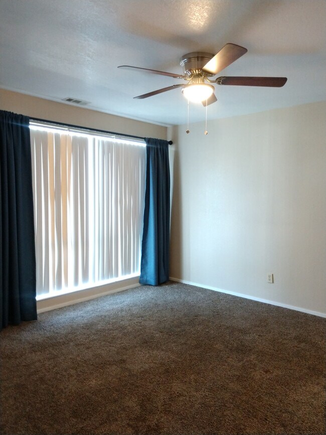 Building Photo - 207 S 600 E