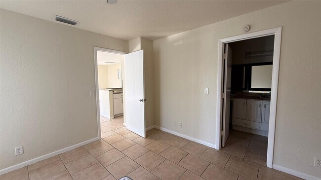 Building Photo - 10 N Crossings Cir