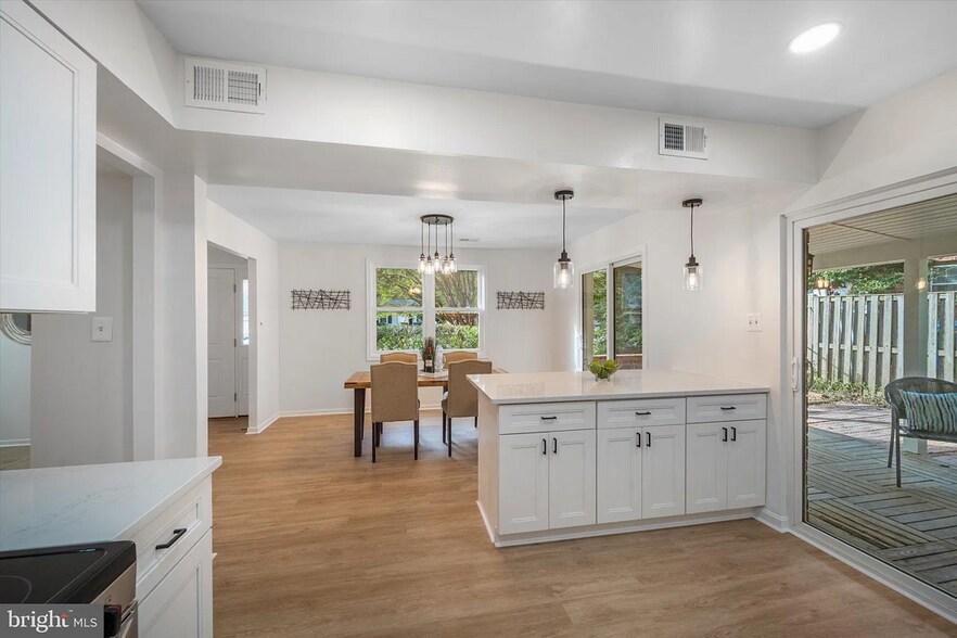 Building Photo - 10116 Dundalk St