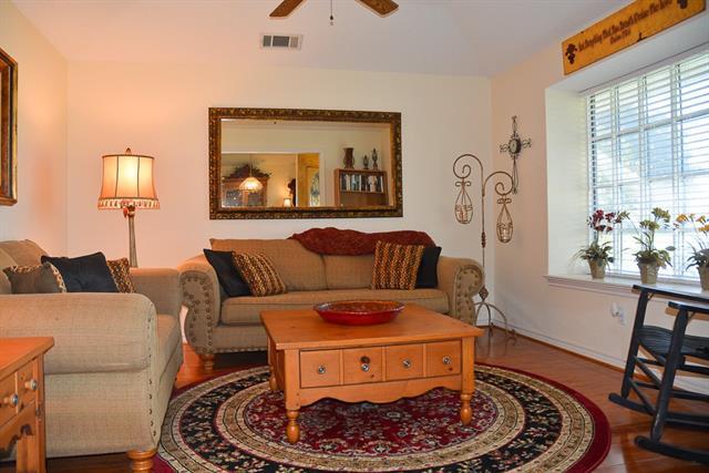 Building Photo - 2713 N Spring Dr