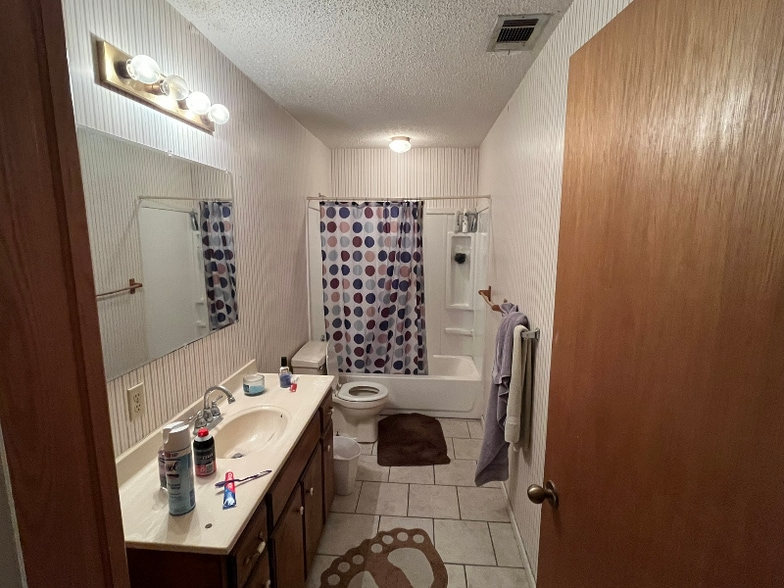 Building Photo - 1003 Commerce St