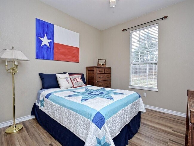 Building Photo - 600 Grand Prairie Cir