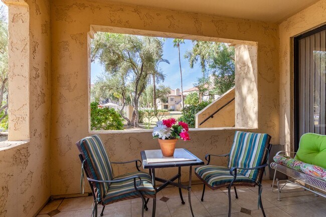 Building Photo - Two bedroom condo