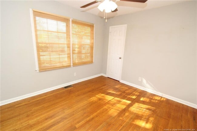 Building Photo - 819 James St