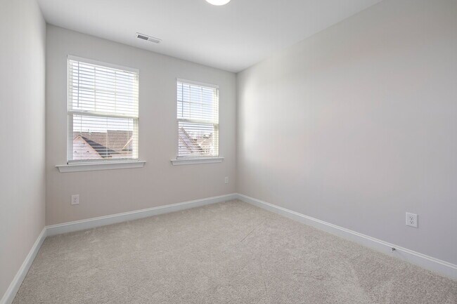 Building Photo - Available 08/15! Spacious Townhome in Prime Andrew Chapel Community