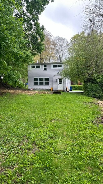 Building Photo - 10 Maple Way
