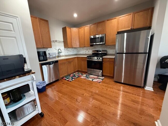 Building Photo - 155 Conover Terrace